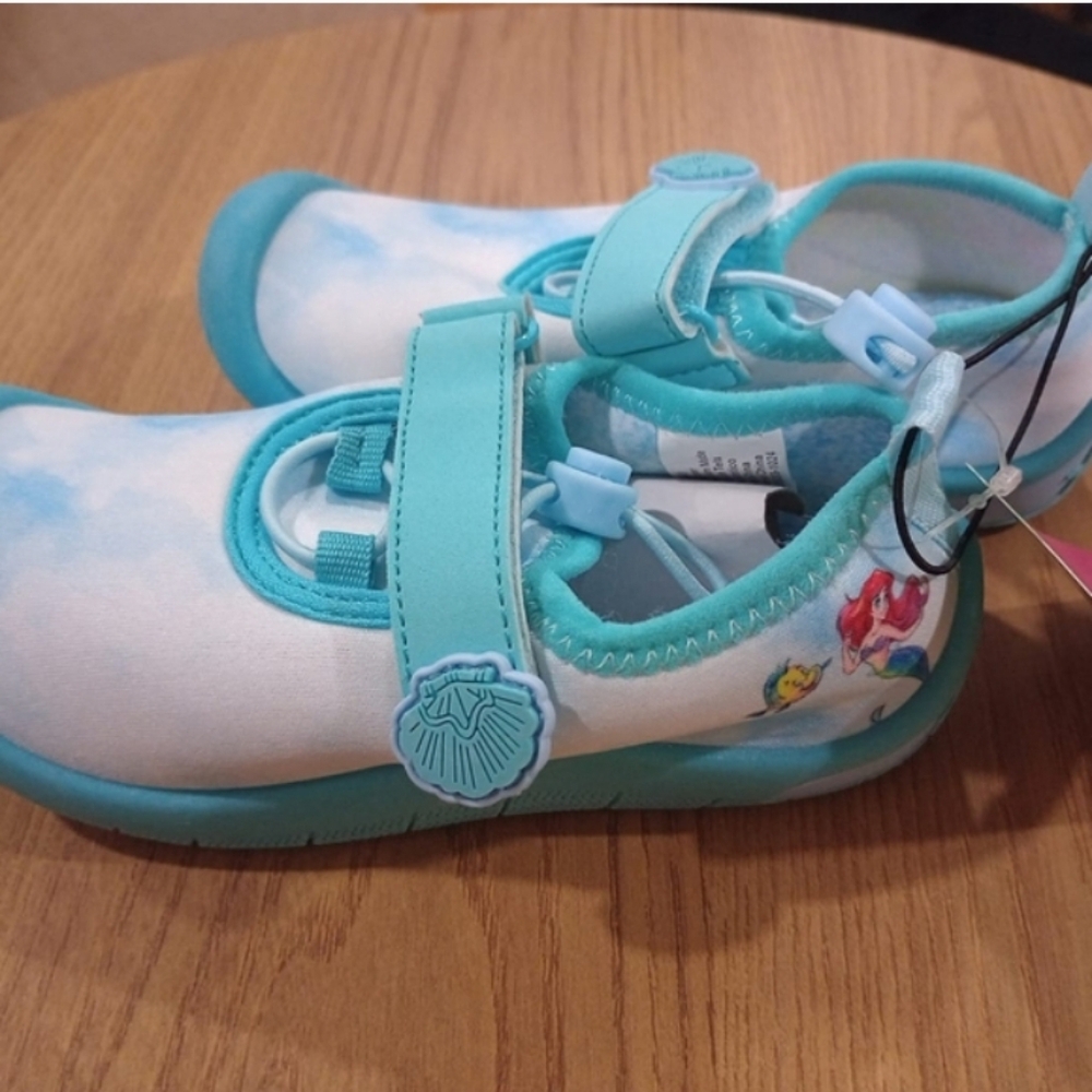 Size  13/1 BRAND NEW GIRLS  DISNEY PRINCESS THE LITTLE MERMAID WATER SHOE